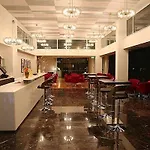 מלון Altius Boutique 4*
