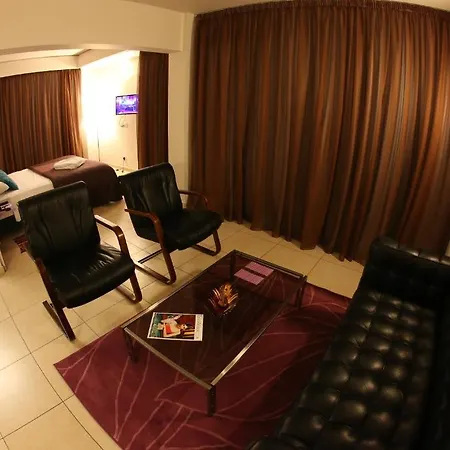 فندق ألتيوس البوتيكي 4*